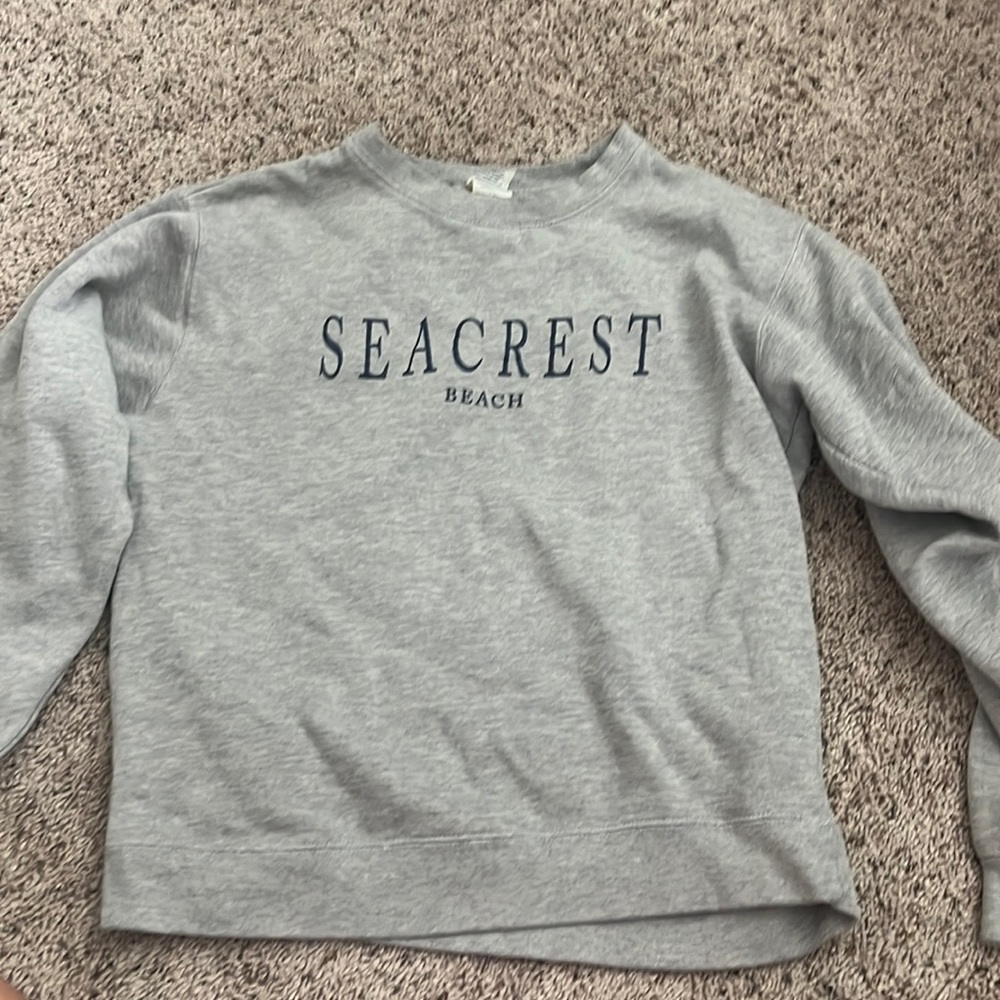 medium crew neck